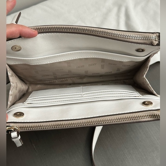 DKNY Crossbody NWT - Picture 4 of 9
